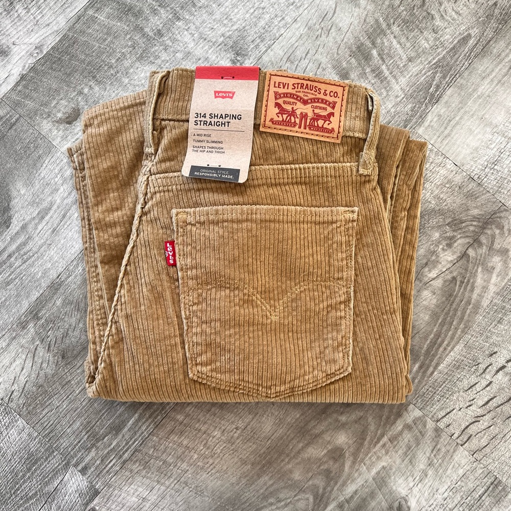 NWT Levi’s 314 Shaping Straight Cords